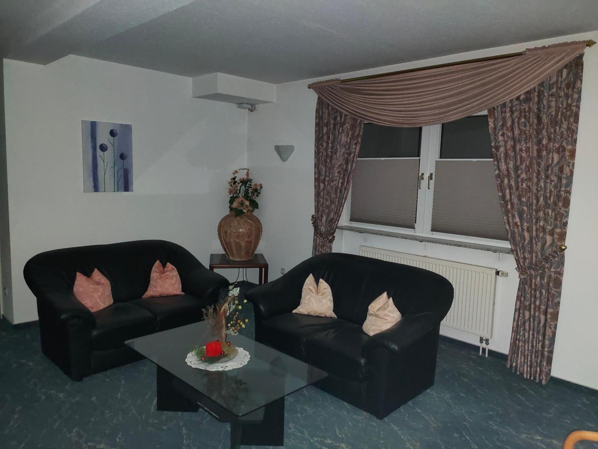 Hotel Zur Eisenbahn Родґау Екстер'єр фото